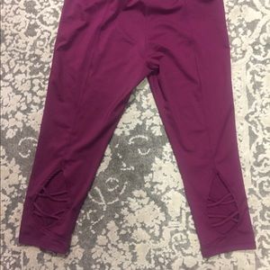 Zella 3/4 Leggings with cool calf detail